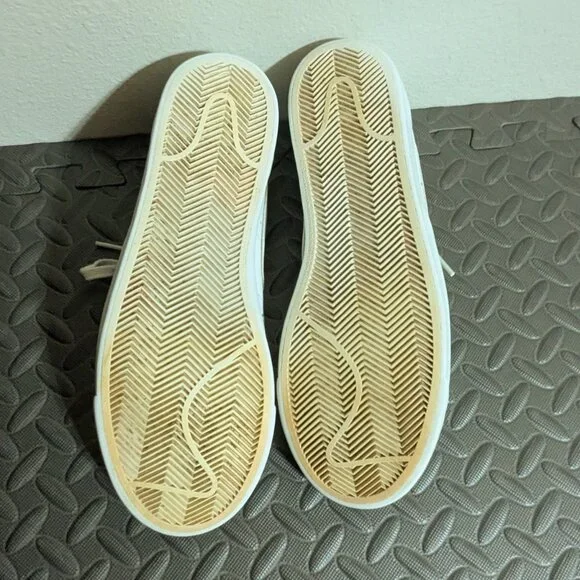 Nike Blazer Low LE Triple White Sneakers - AQ3597-100 Size 9 - Picture 4 of 9